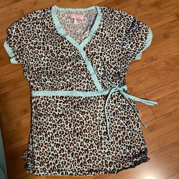 Koi scrub set leopard print blue cargo - Picture 3 of 14